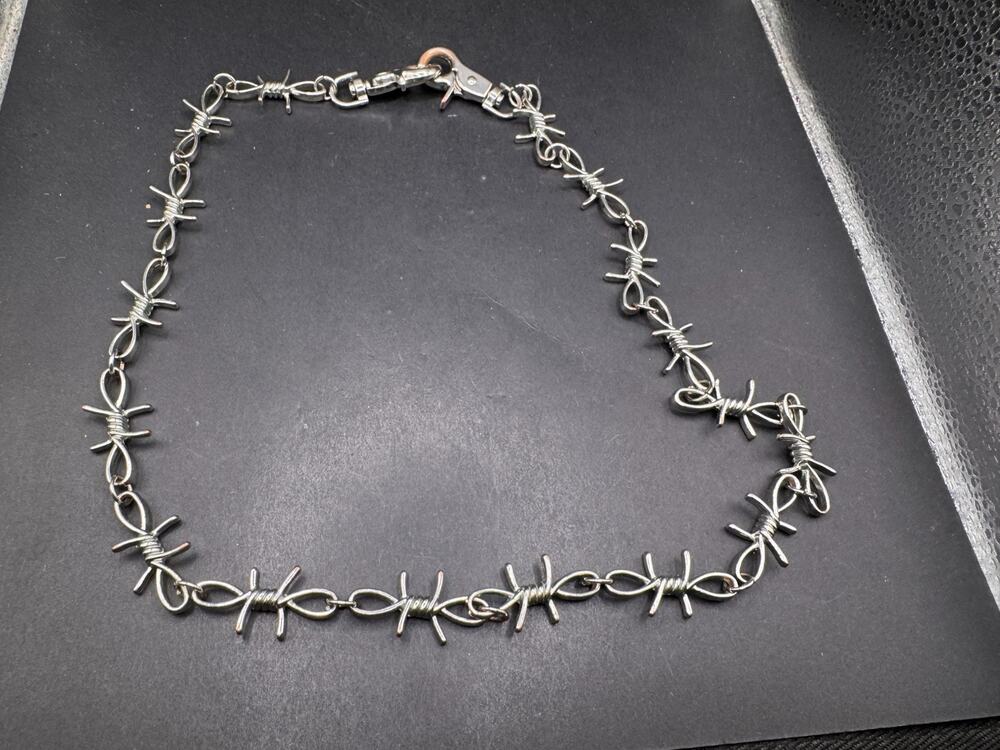 Vintage Silver Tone Thick Barbed Wire Brambles Chain Choker Necklace